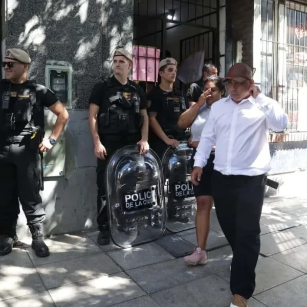 Parque Patricios: tensión entre la Policía y los vecinos del edificio derrumbado