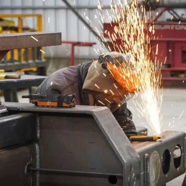 La industria volvió a caer en enero y la construcción mostró una leve mejora
