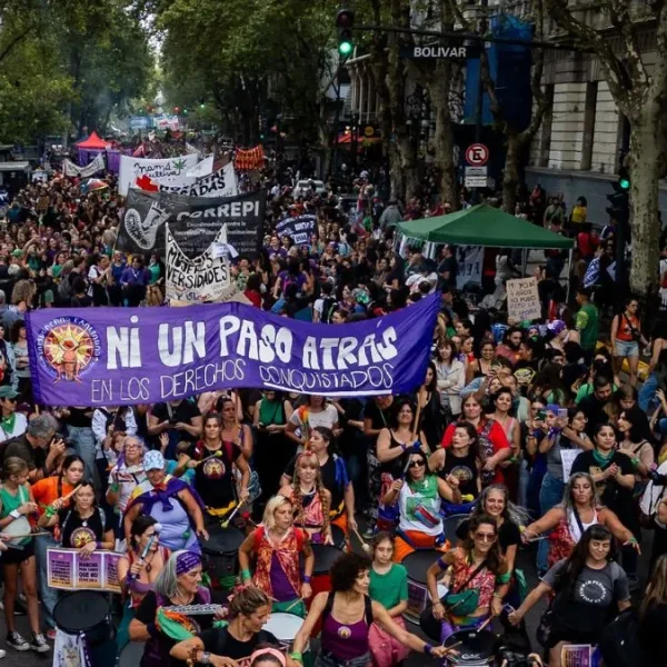 8M: las mujeres ganan 27% menos y concentran los empleos más precarios