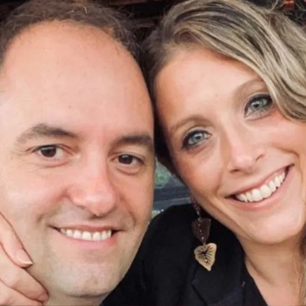 “Vengo una semana a deslomarme a Nueva York, quería que mi esposa me acompañe”: Adorni justificó el viaje de esposa en la comitiva