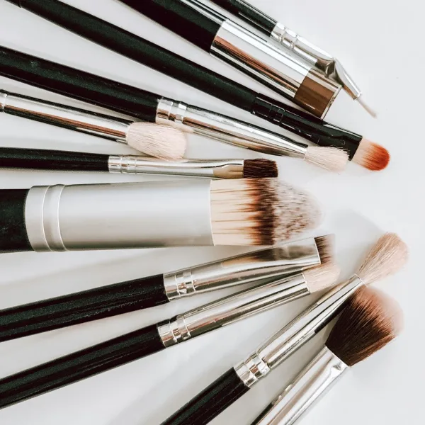 Brillos, metalizados y colores radiantes: las tendencia en maquillaje para Lollapalooza