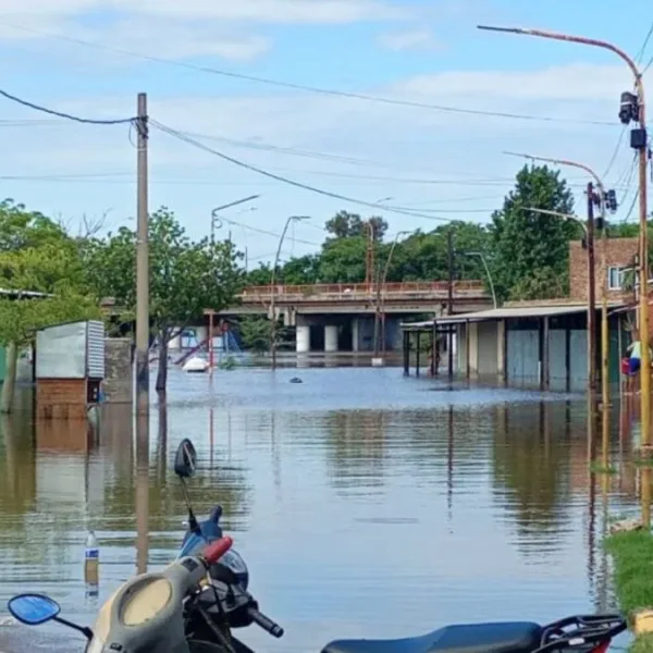 Alerta roja en Santiago del Estero: el río Dulce se desbordó y el agua avanza hacia el Estadio Único
