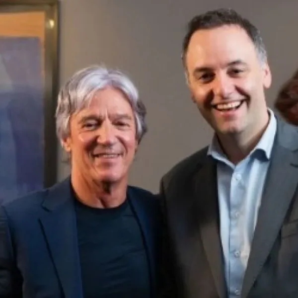 Adorni avivió la interna oficialista y dijo que el video del avión privado salió “de puertas adentro” del Gobierno