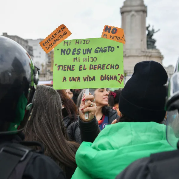 Represión policial en la movilización contra el desmantelamiento de la Ley de Discapacidad