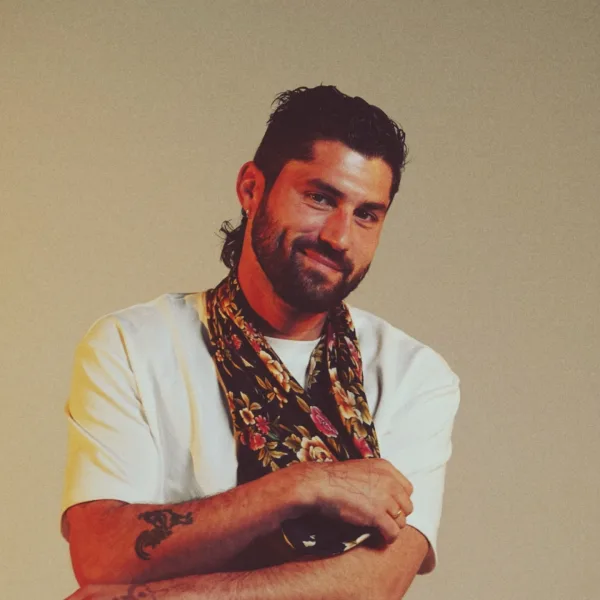 Alejandro Astola presenta su primera gira solista: intimidad, canciones inéditas y conexión con el público