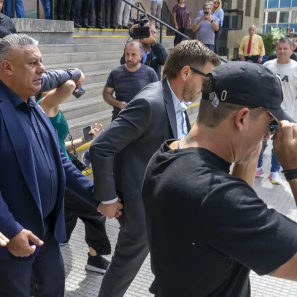 Allanaron la AFA por una causa de fondos en el exterior y una mansión en Pilar