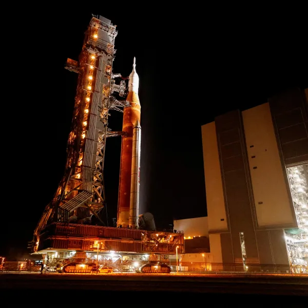 La NASA avanza con Artemis II: el cohete ya está en la plataforma de lanzamiento