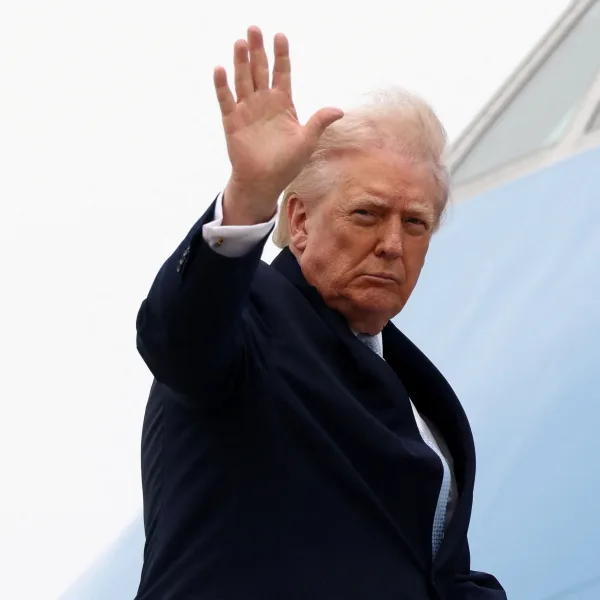 Trump amenaza con militarizar aeropuertos ante el bloqueo demócrata 