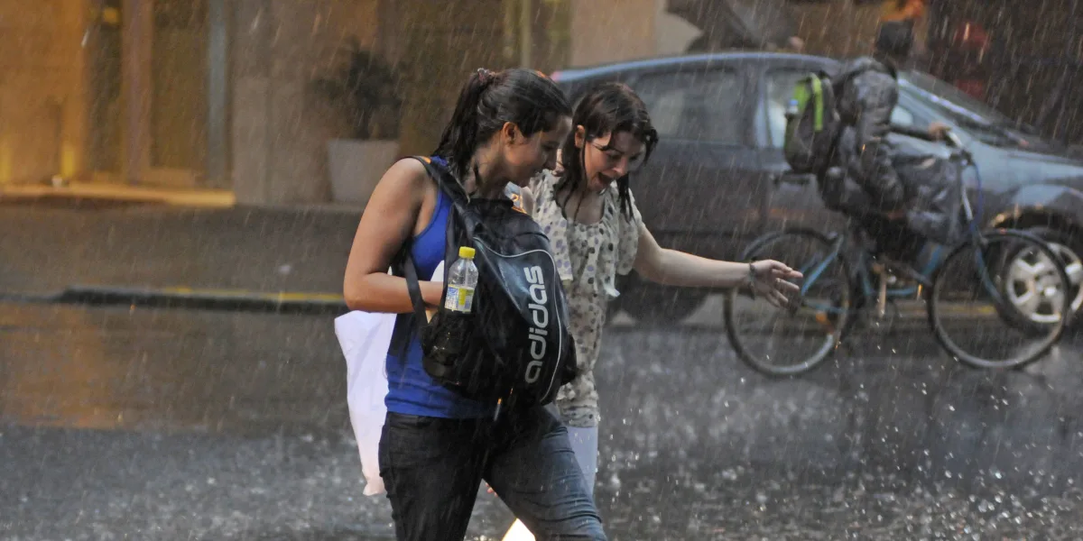 Más de 40 mil usuarios sin luz en el AMBA por el fuerte temporal | Filo ...