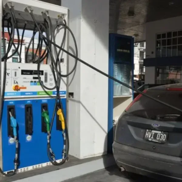 Combustibles en alza: la nafta ya subió hasta 16% y prevén nuevos aumentos por la escalada del petróleo