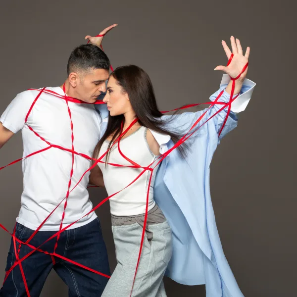 Los Ricos presentan “Vínculo”, su álbum debut que une el flamenco, lo latino y lo urbano