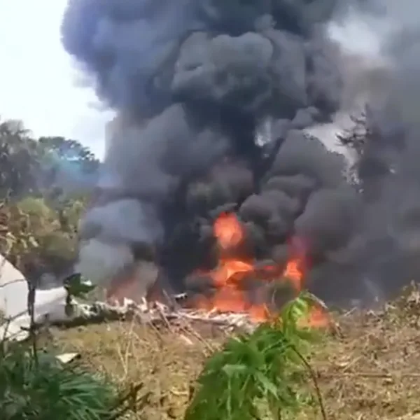 Un avión de la Fuerza Aérea de Colombia se estrelló con 100 soldados a bordo