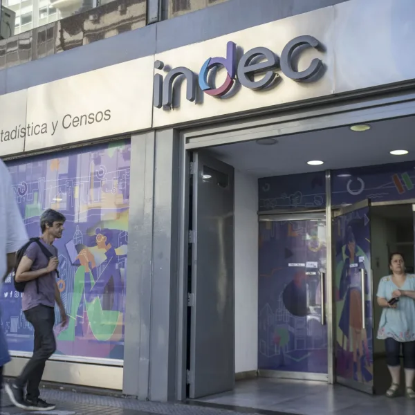 Los salarios crecieron 2,5% en enero, según informó el INDEC