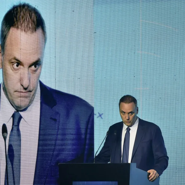 Allanan la TV Pública en una causa que involucra a Manuel Adorni