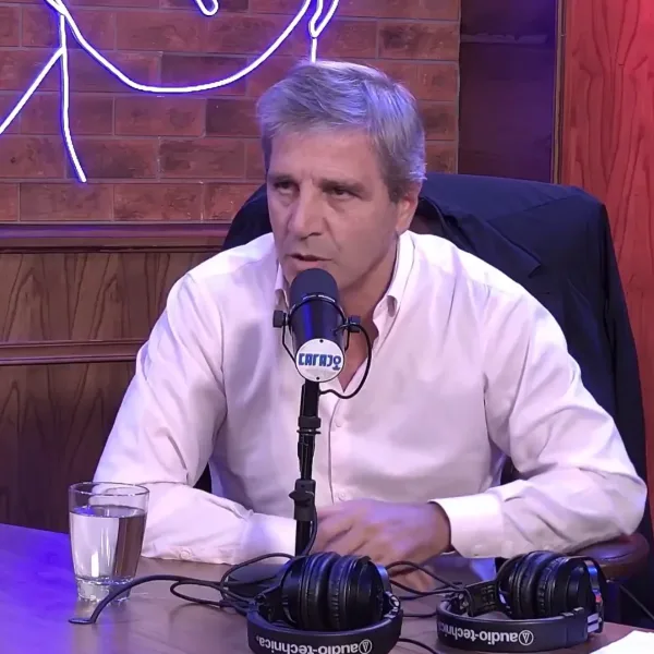 "Tratan de instalar que estamos en megarecesión": Caputo volvió a atacar a la prensa y dijo que hay récord de consumo