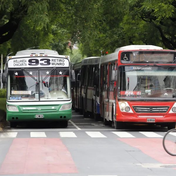 Abril: suben casi un 5% las tarifas de colectivos, subte y peajes en el AMBA