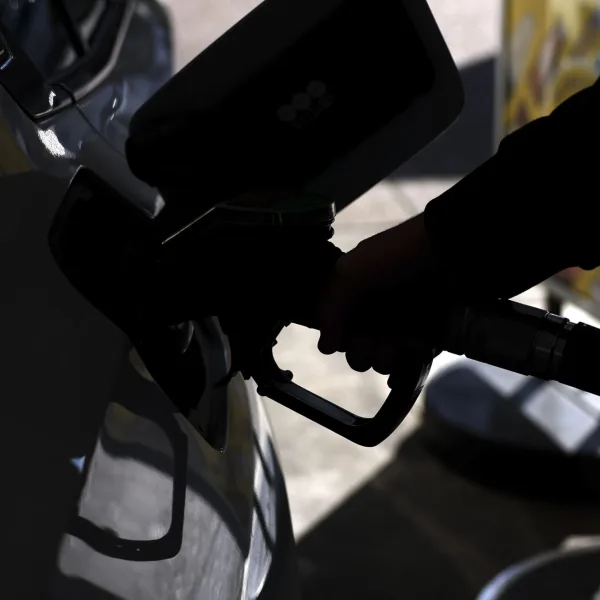 Acciones al alza y bonos en baja: el impacto del petróleo en los activos argentinos