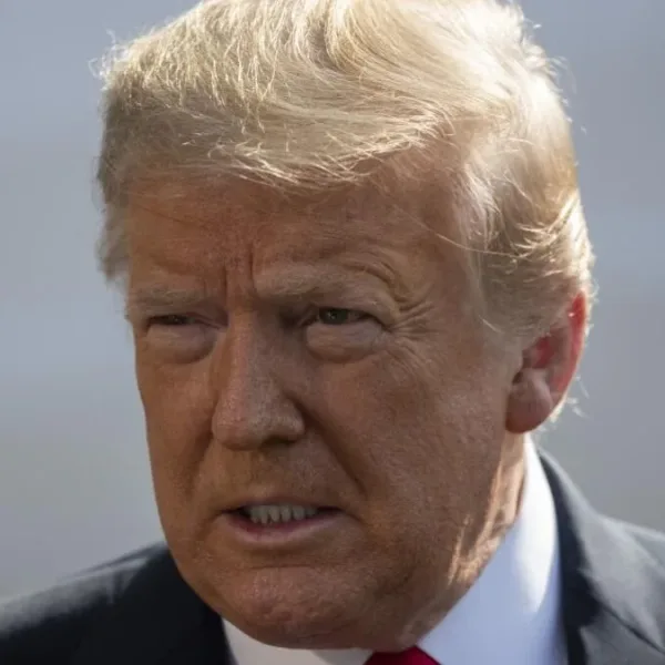 Trump afirma que Irán le pidió un alto el fuego: "Lo consideraremos cuando el estrecho de Ormuz esté libre de obstáculos"