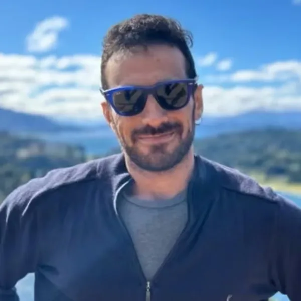 Robo de fármacos y "fiestas controladas": Qué se sabe de la investigación por la muerte del anestesiólogo