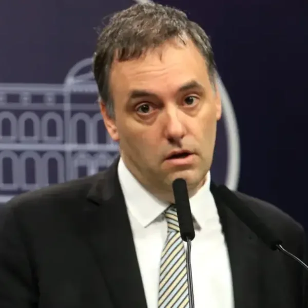 Mientras avanza la investigación por su patrimonio, Adorni suspendió su conferencia de prensa