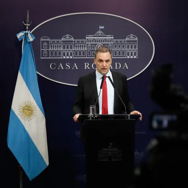 El Gobierno prohibió el ingreso de periodistas vinculados a la "campaña rusa" contra Milei