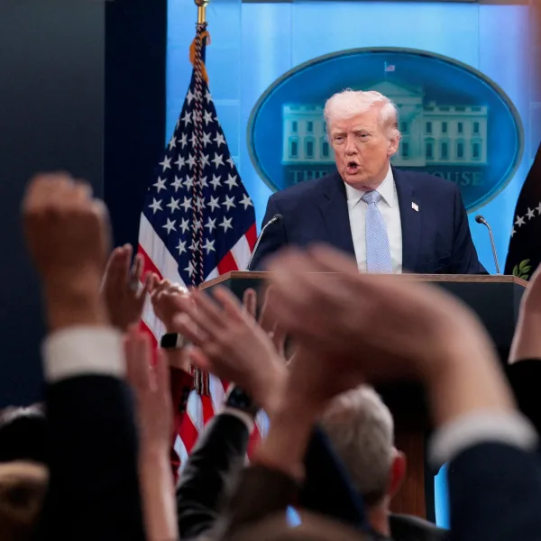 Trump anunció un alto el fuego con Irán y la reapertura del Estrecho de Ormuz