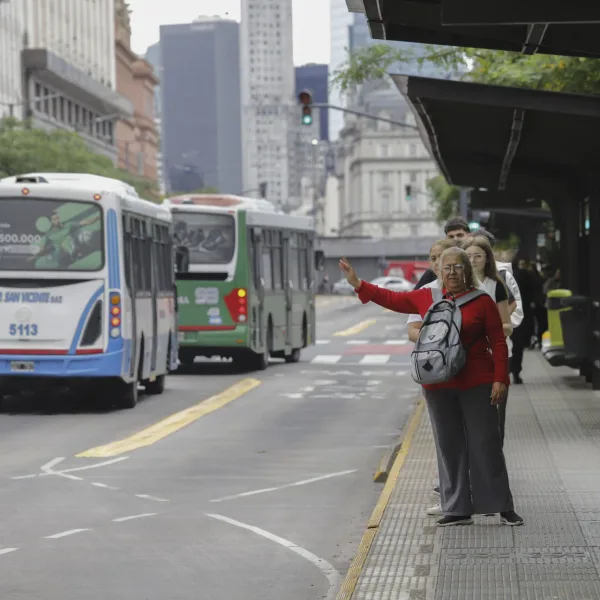 Colectivos en el AMBA: menos frecuencia por conflicto salarial