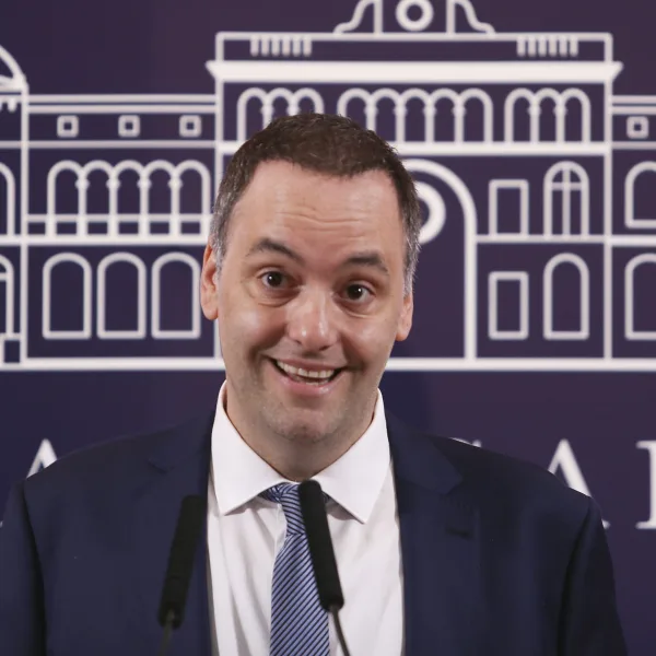 El juez Ariel Lijo ordenó levantar el secreto bancario y fiscal de Adorni y su esposa