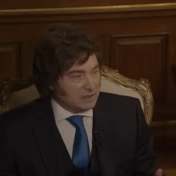 Milei defendió los créditos hipotecarios del Banco Nación a funcionarios y volvió a respaldar a Adorni