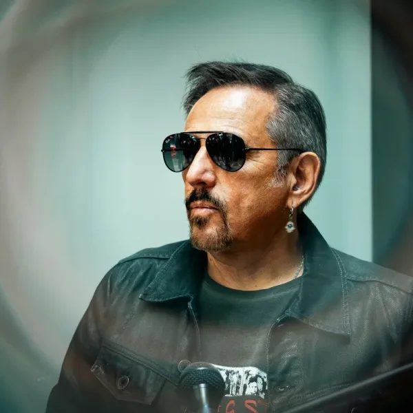 Alejandro Lerner sorprendió a los vecinos de Palermo al presentarse con su piano en plena calle