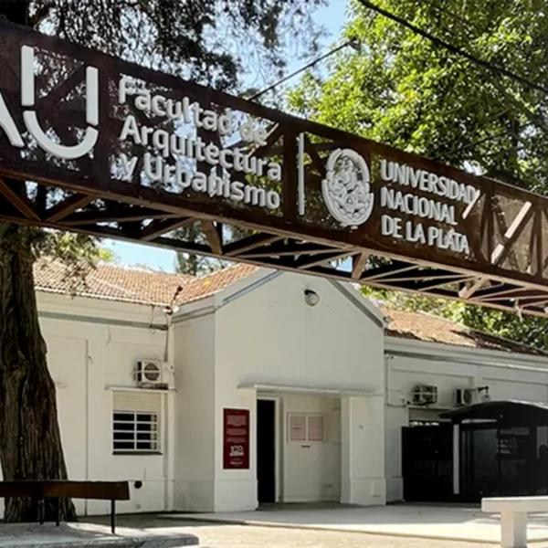 Macabro hallazgo en La Plata: encuentran a una bebé muerta en la Facultad de Arquitectura