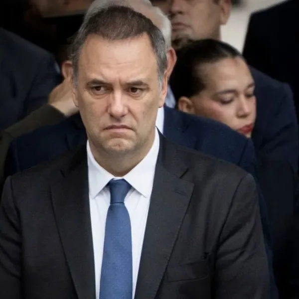 El oficialismo se prepara para blindar a Adorni en Diputados y no descarta la presencia de Milei