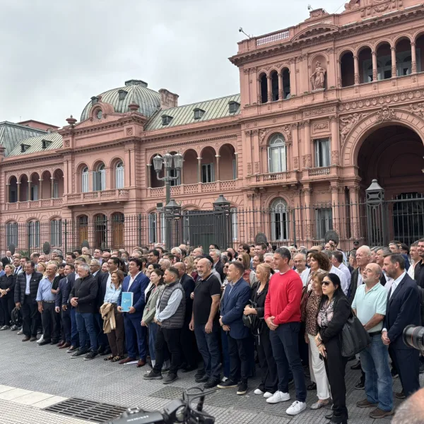 Movilización de intendentes al Ministerio de Economía para reclamar por fondos y obras