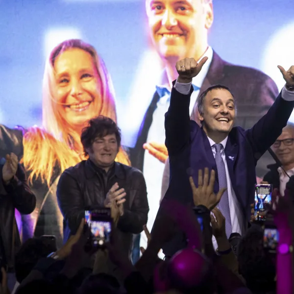 Crece la presión sobre Manuel Adorni: la oposición dialoguista exige su renuncia