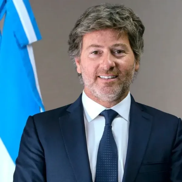 El Ministro de Justicia designó a su hermano como su Jefe de Asesores