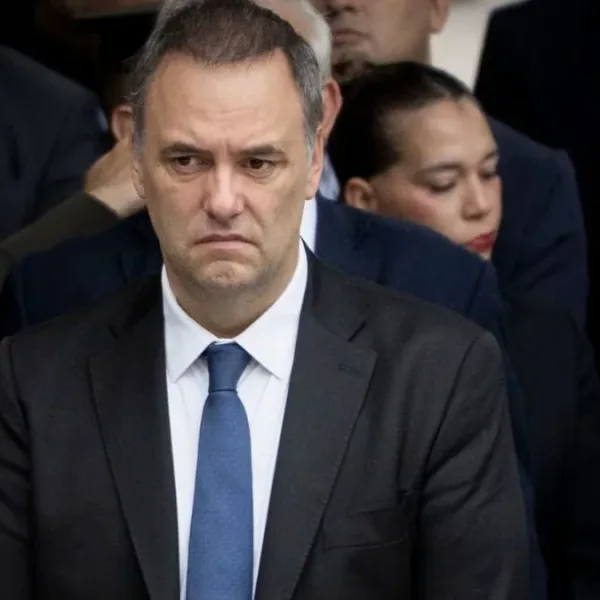 Adorni suma otro viaje de lujo: estuvo en el Llao Llao y crecen las dudas sobre cómo se financió