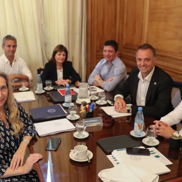 Bajo la conducción de Adorni, vuelve a reunirse la mesa política del Gobierno