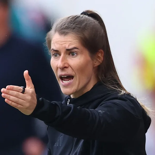 Histórico: Marie-Louise Eta debutó como DT en la Bundesliga y rompió una barrera en el fútbol europeo