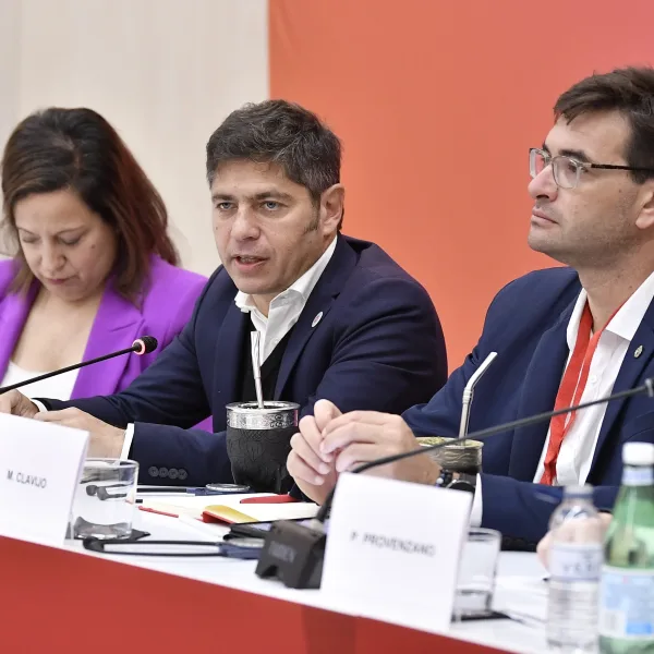 Axel Kicillof cruzó a Javier Milei en Europa: críticas al modelo y mensaje al mundo