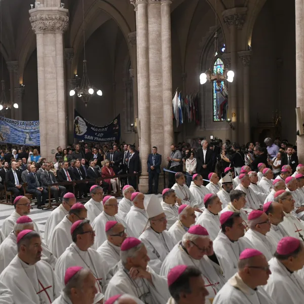 Desde Adorni a Kicillof: el arco político estuvo presente en la misa por el Papa Francisco