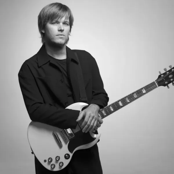 Benja Amadeo presenta su nueva canción "Mil disparos" y anuncia su gira 2026