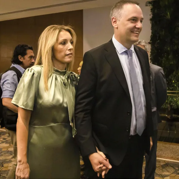 La Justicia archivó la causa contra Adorni por el viaje de su esposa en un vuelo oficial