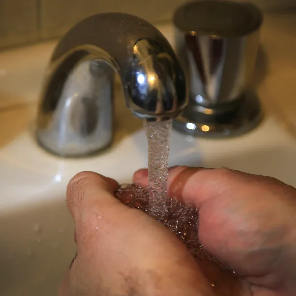 Tarifas de agua: establecen un nuevo tope a los aumentos desde mayo