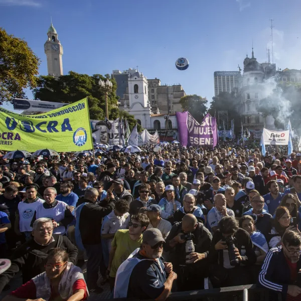 La CGT se movilizó por el Día del Trabajador y llamó a ponerle un "límite" al Gobierno de Milei
