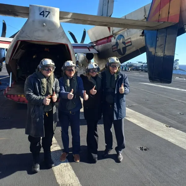 Milei se encuentra en Mar del Plata para visitar el portaaviones estadounidense USS Nimitz