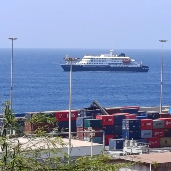 Un equipo de epidemiólogos español revisará esta tarde el crucero infectado con hantavirus