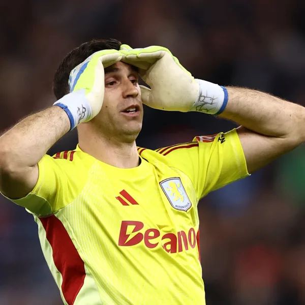 El Aston Villa del Dibu Martínez eliminó al Nottingham Forest y clasificó a la final de la Europa League