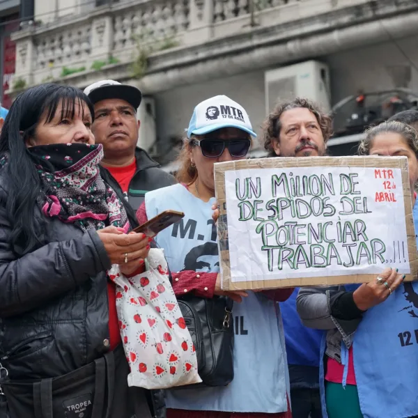 Organizaciones sociales se manifestaron en reclamo del cierre del plan “Volver al trabajo“