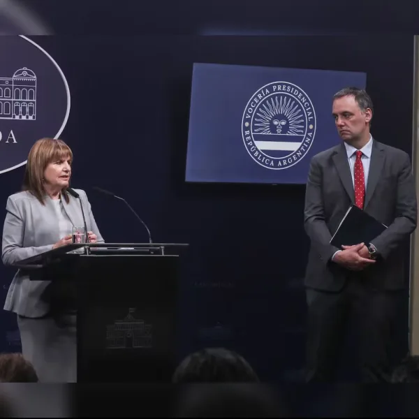 Patricia Bullrich presionó a Adorni para que presente “de inmediato” su declaración jurada y crece la tensión en LLA