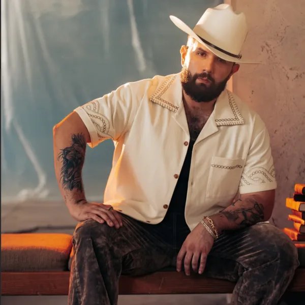 Carín León presenta su  álbum "Muda": una apuesta ecléctica y arriesgada